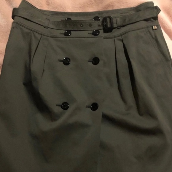 NWT Burberry pencil skirt. Size 8! - Picture 2 of 5